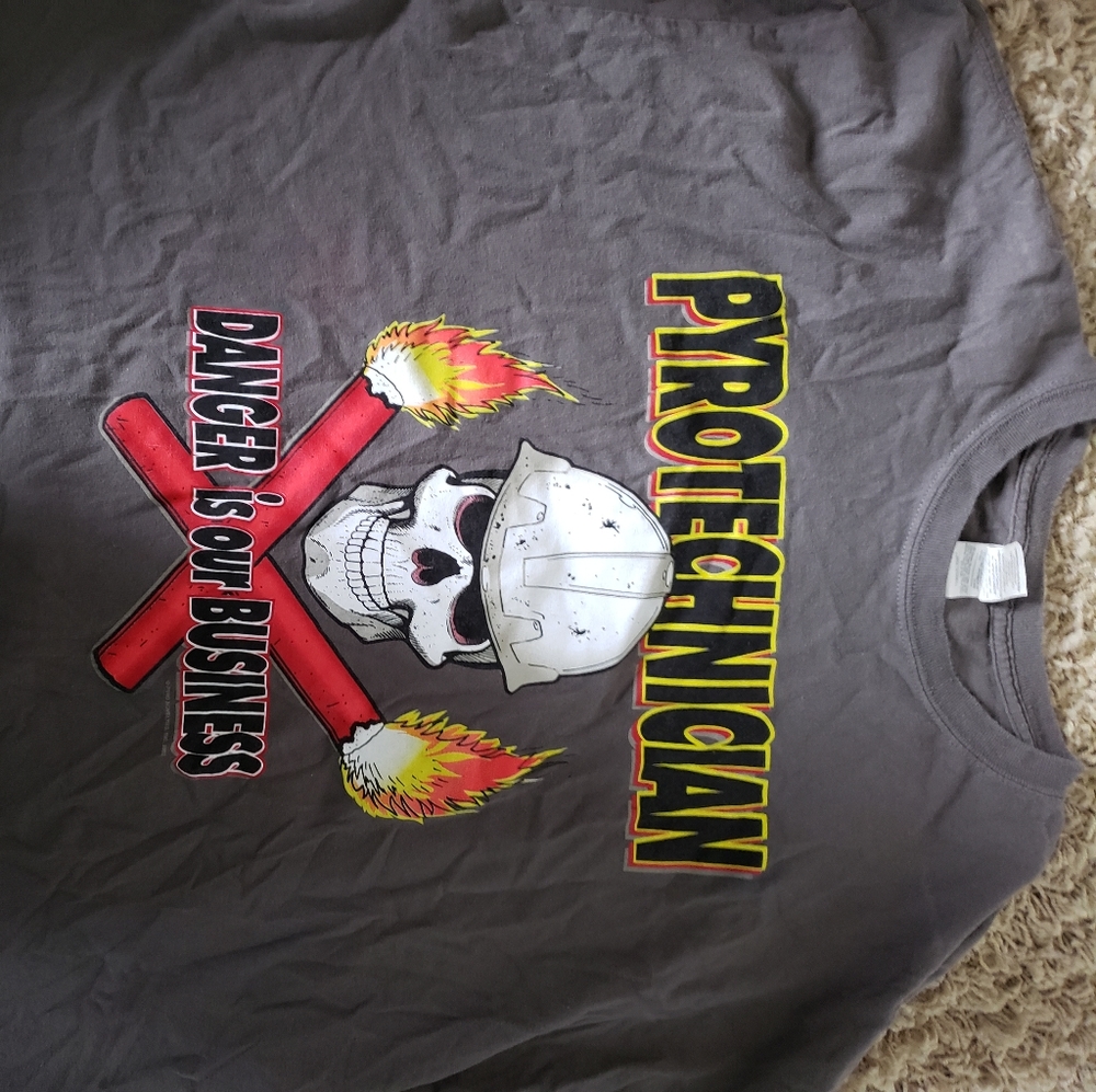 Mens pyro tshirt xxl